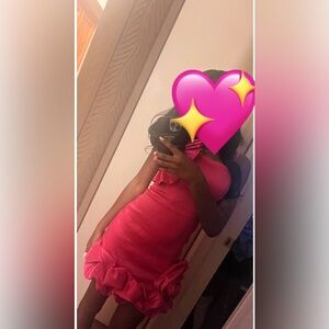 This dress looks perfect on!!!